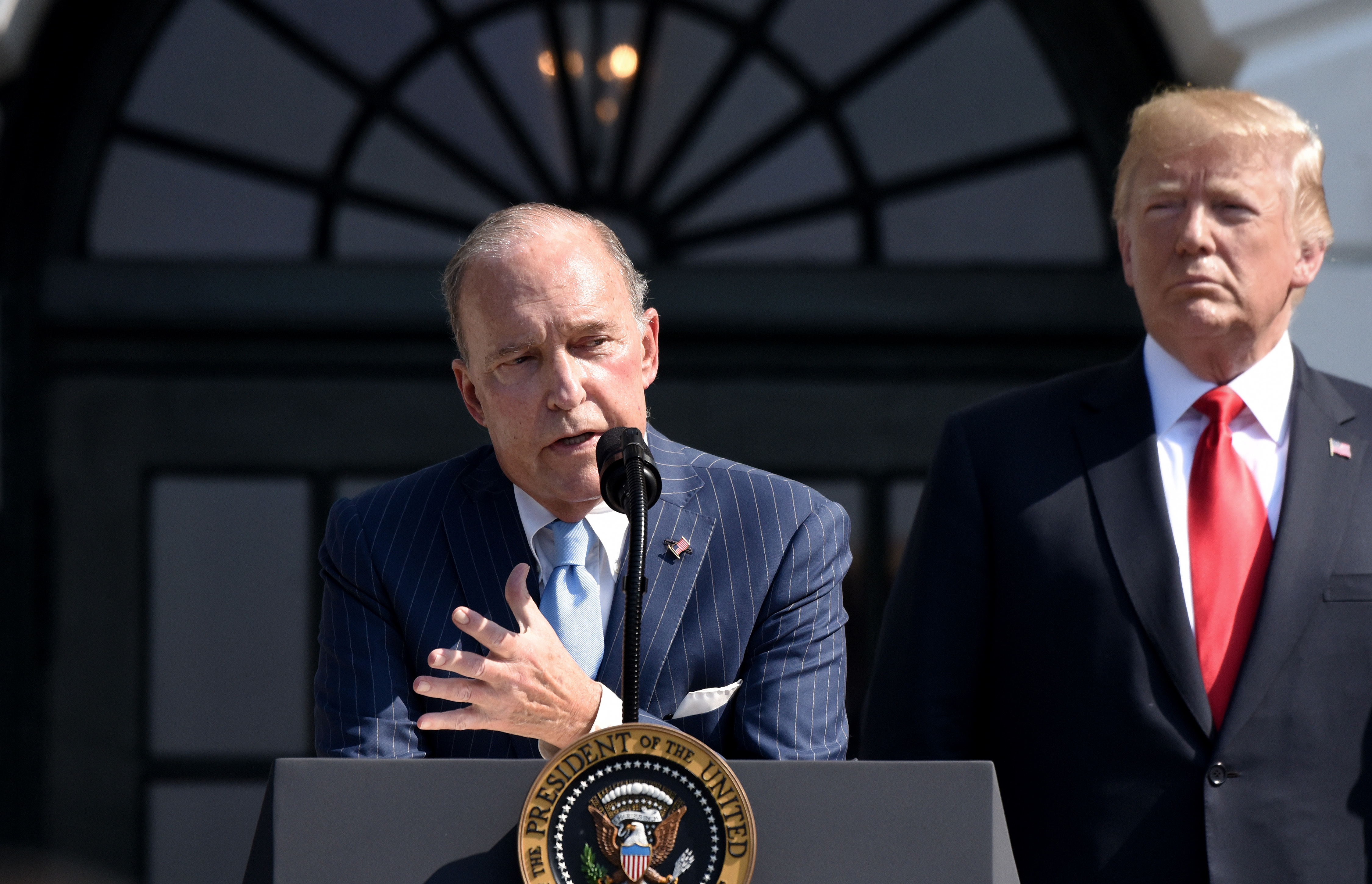 U.S. Präsident Trump (r) mit Larry Kudlow (l)