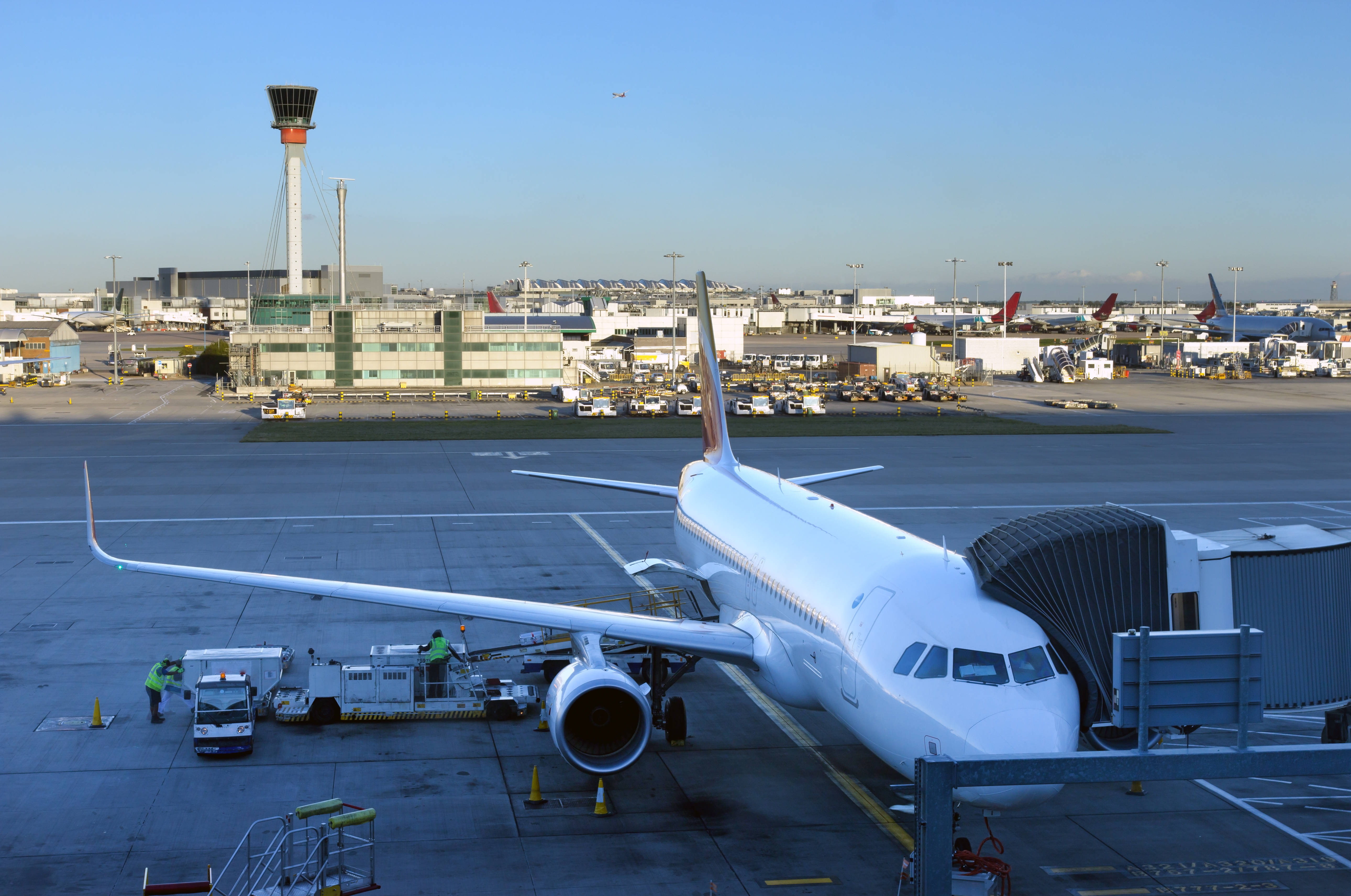 Flugzeug auf Londoner Heathrow Airport