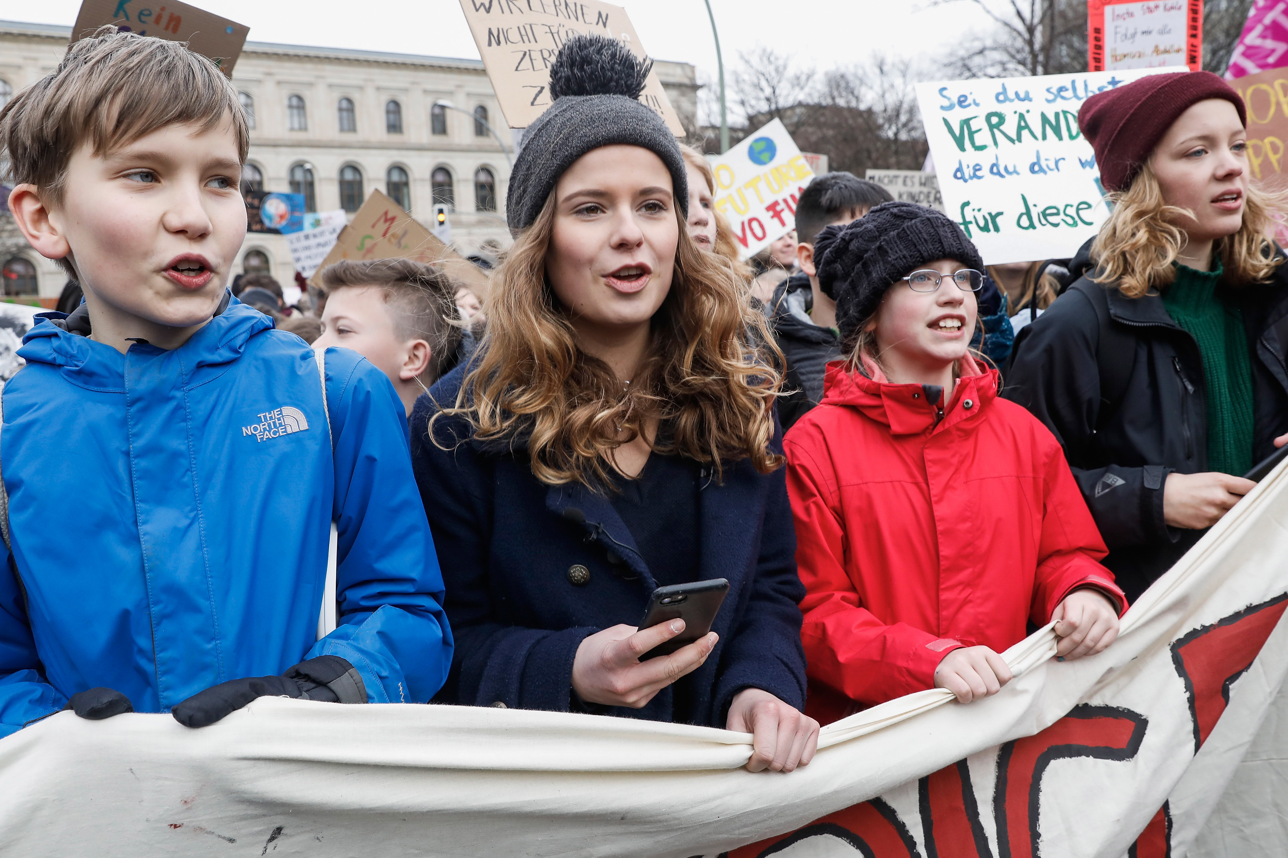 Luisa-Marie Neubauer (2.v.r), deutsche Klimaschutz-Aktivistin, «Fridays for Future» – Berlin