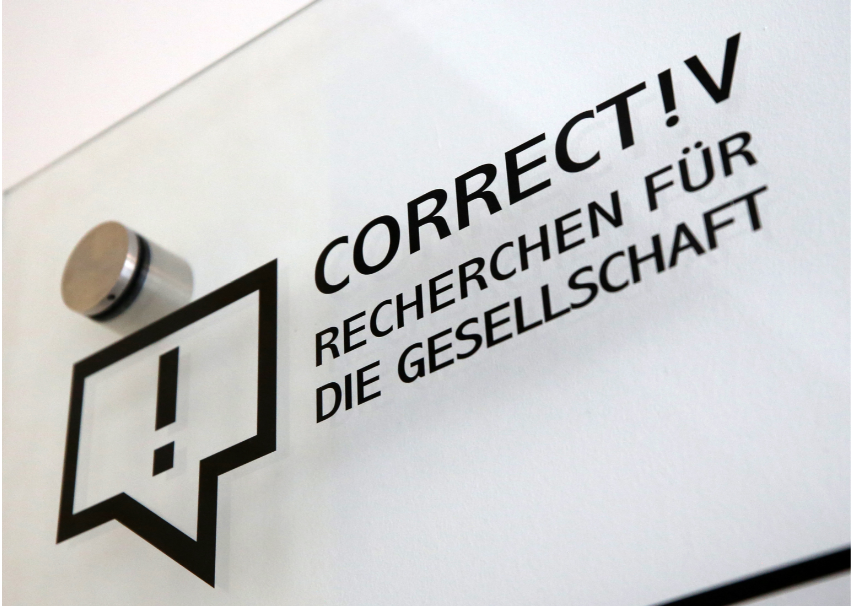 Firmenschild des stiftungsfinanzierten Recherchebüros Correctiv