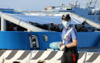 Kopp_Report_armustmigraten_bootsfluechtlinge_hafen_sizilien_11