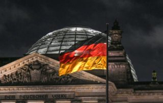 dpa_127410996_reichstag_fahne