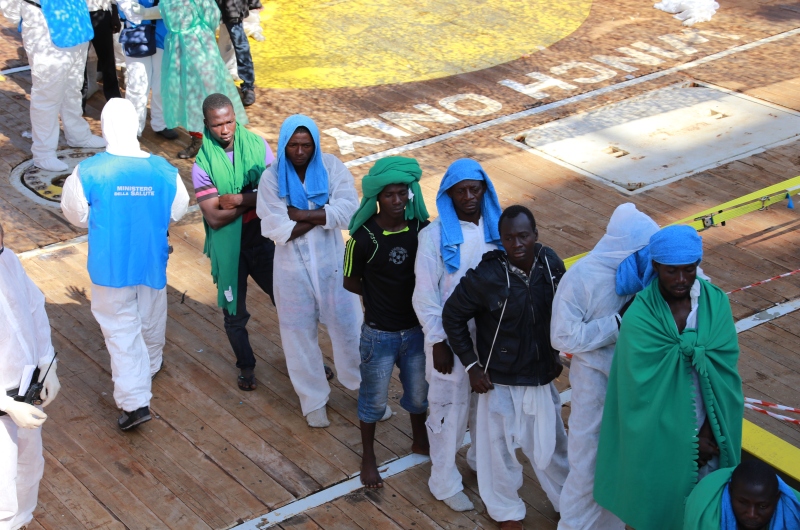 kopp_report_afrikanische_rmutsmigranten_bootsfluechtlinge_hafen_italien_sizilien_mafia_2