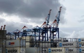 KOPP_Report_duestere_Wolken_deutsche_Wirtschaft_Hafen_Container_Schiffe_3