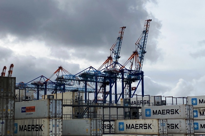 KOPP_Report_duestere_Wolken_deutsche_Wirtschaft_Hafen_Container_Schiffe_3
