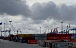 KOPP_Report_duestere_Wolken_deutsche_Wirtschaft_Hafen_Container_Schiffe_4