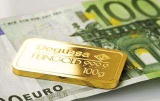 dpa109253477_bargeld_scheine_degussa_gold