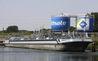 dpa109728377_oel_rohoel_tanker_tanklager