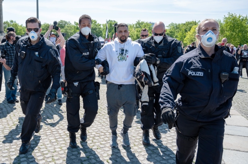dpa132276993_attila_hildmann_polizei_festnahme_demo_corona_berlin