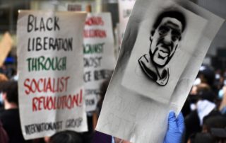 dpa219207171_usa_new_york_linksradikale_demo_floyd_schwarze_befreiung_durch_sozialitische_revolution