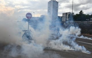 dpa219534374_dijon_rauch_gewalt_migranten