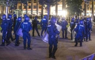 dpa219645787_gewalt_stuttgart_ausschreitungen_polizei_hundertschaft_randale