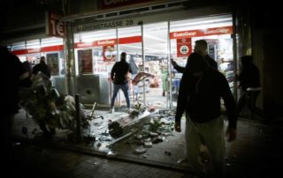 dpa219645805_stuttgart_randale_pluenderungen