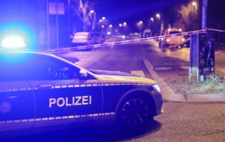 dpa204212387_polizei_absperrung_tatort_blaulicht