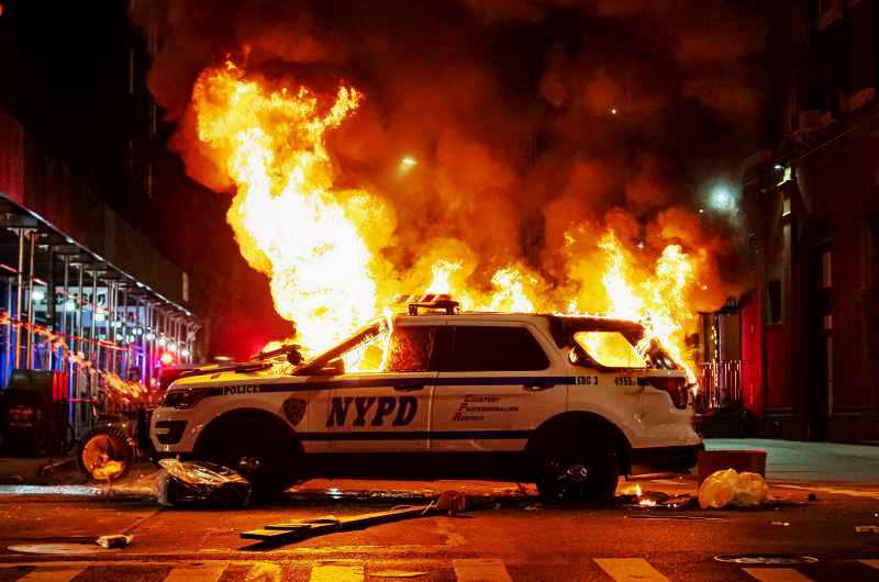 dpa219790788_new_york_black_lives_matter_blm_polizei_feuer_brand_randale_ausschreitungen_linksextremismus