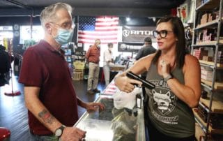 dpa219616072_usa_hohe_nachfrage_waffenkauf_trump_blm