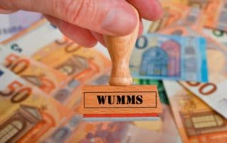 dpa219710258_stempel_corona_hilfen_bargeld_scheine_konjunturpaket