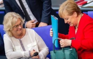 dpa213855769_angela_merkel_Christine_Lambrecht