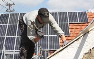 dpa24264947_arbeiter_bau_sanierung_haus