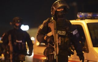 dpa223895610_wien_terror_islam_anschlag_polizisten