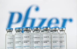 dpa224095098_pfitzer_impfung_covid_corona_impfstoff