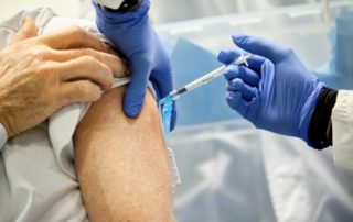 dpa227404371_covid_19_corona_impfen_impfung