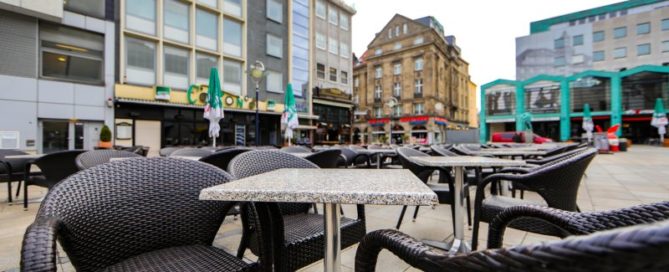 dpa217364694_lockdown_leere_innenstad_geschlossene_restaurants