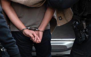 dpafestnahme_clans_handschellen_berlin08240968