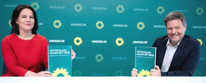 dpa235828231_gruene_wahlprogramm_habeck_baerbock