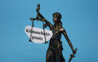 dpa240161669_justitia_klimaschutzgesetz_urteil