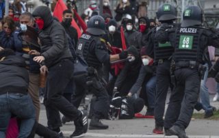dpa240212387_1_mai_demo_frankfurt_antifa
