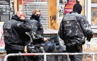 dpa245253603_polizeibeamte_angegriffen_staatsfeinde_berlin_polizei