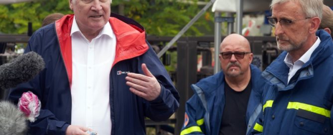 dpa248731460_seehofer_schuster